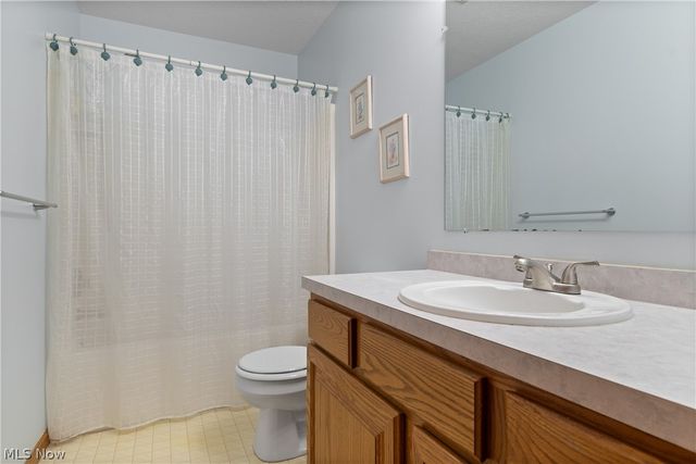 668 Oakcrest Drive, Wadsworth, OH 44281