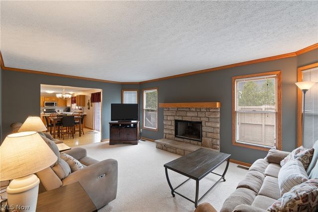 668 Oakcrest Drive, Wadsworth, OH 44281