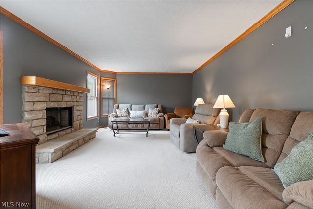 668 Oakcrest Drive, Wadsworth, OH 44281