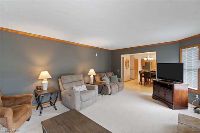 668 Oakcrest Drive, Wadsworth, OH 44281
