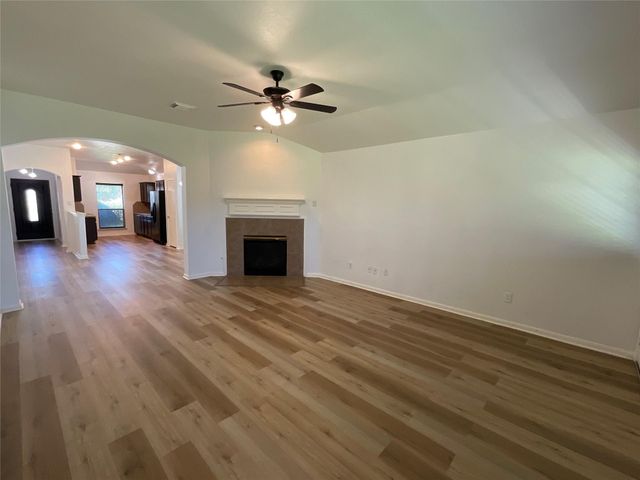 927 Andover Glen Drive, Fresno, TX 77545