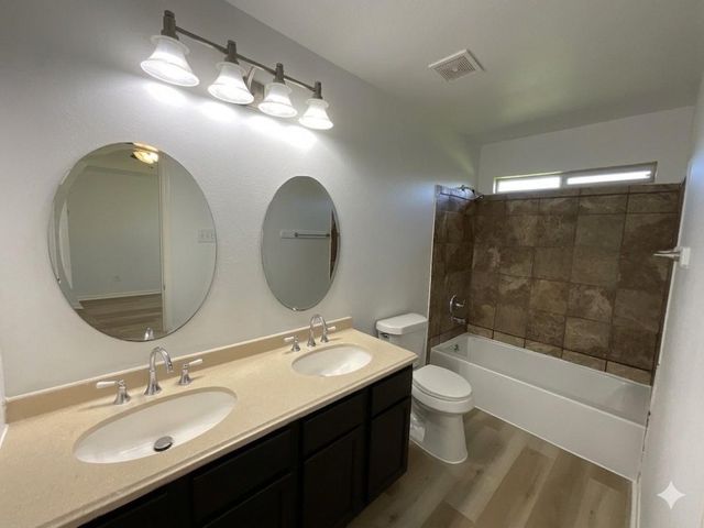 927 Andover Glen Drive, Fresno, TX 77545