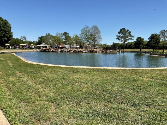 927 Andover Glen Drive, Fresno, TX 77545