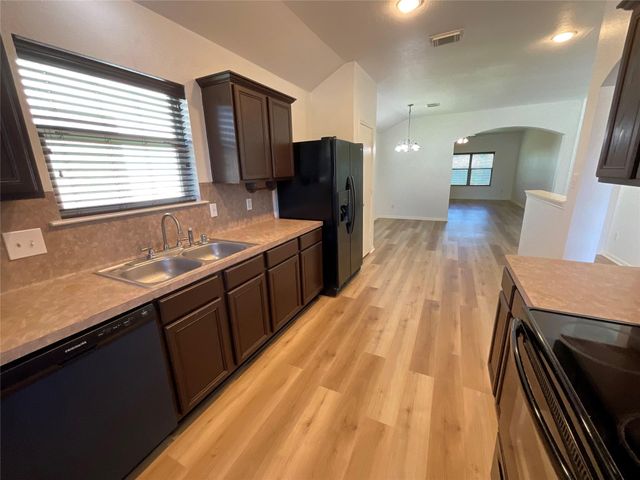 927 Andover Glen Drive, Fresno, TX 77545