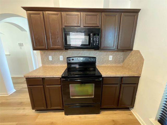 927 Andover Glen Drive, Fresno, TX 77545