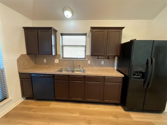 927 Andover Glen Drive, Fresno, TX 77545