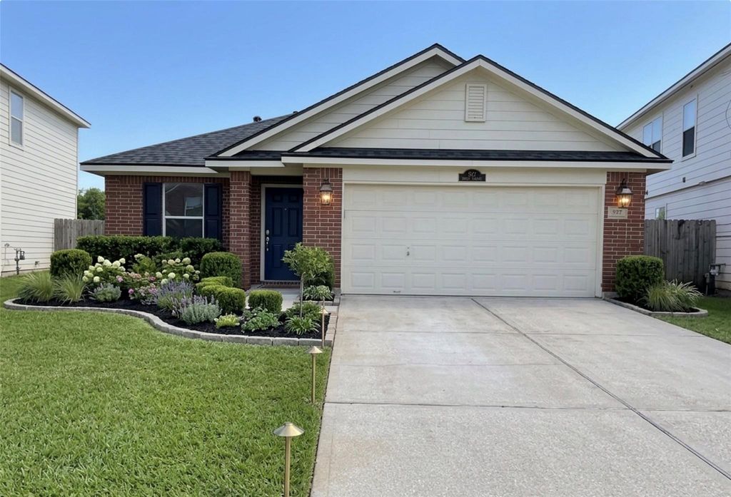 927 Andover Glen Drive, Fresno, TX 77545