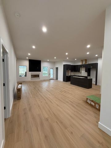 2014 E Jay Street, Ozark, MO 65721