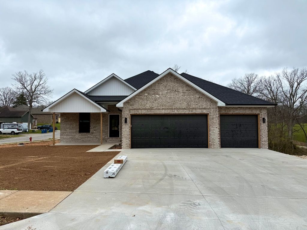 2014 E Jay Street, Ozark, MO 65721