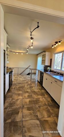 222 Frances Lane, Barrington, IL 60010