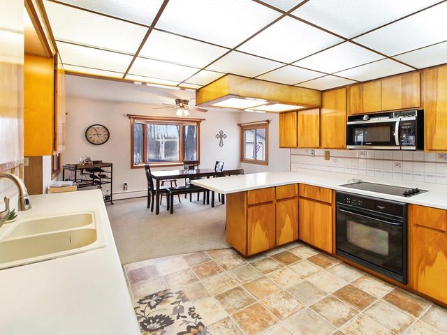 1543 LAKEVIEW DRIVE, Green Bay, WI 54313