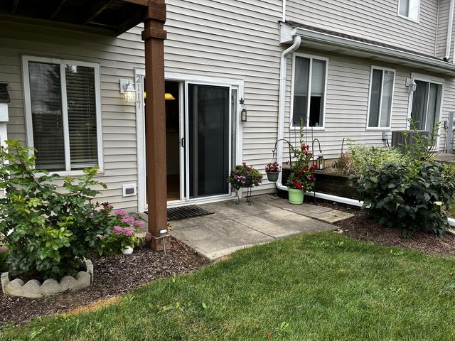 2117 Orchard Lane 2117, Carpentersville, IL 60110