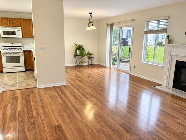 2117 Orchard Lane 2117, Carpentersville, IL 60110