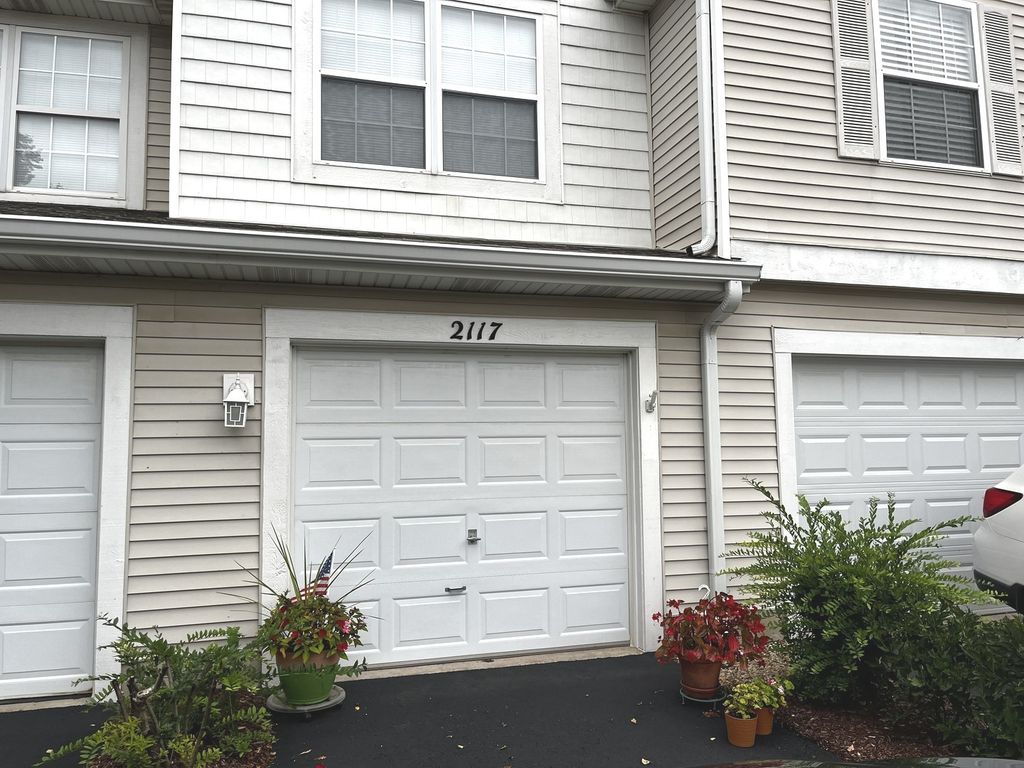 2117 Orchard Lane 2117, Carpentersville, IL 60110