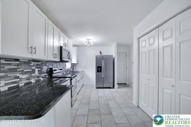 9753 Leland Terrace, Coolbaugh Twp, PA 18466