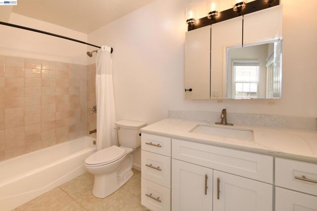 534 Adams St, Albany, CA 94706