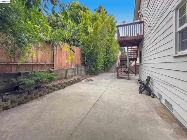 534 Adams St, Albany, CA 94706