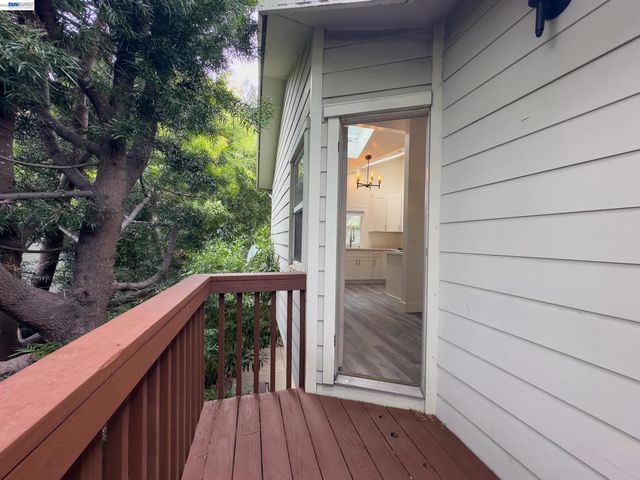 534 Adams St, Albany, CA 94706