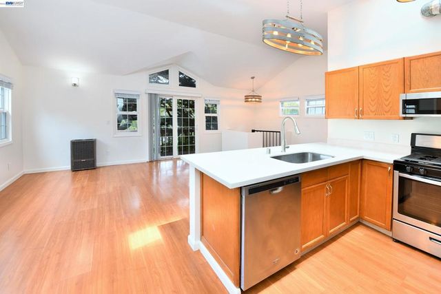534 Adams St, Albany, CA 94706
