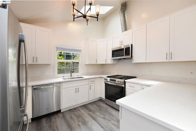 534 Adams St, Albany, CA 94706