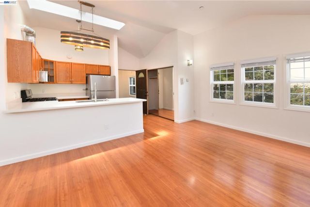 534 Adams St, Albany, CA 94706