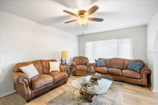 1016 LADY GUINEVERE DRIVE, Valrico, FL 33594