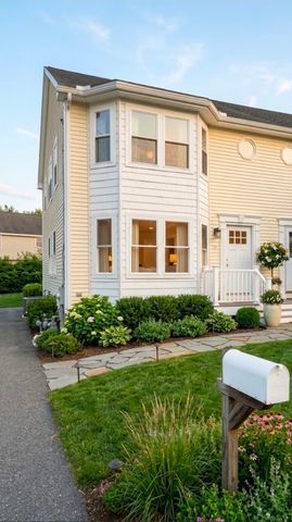 11 Maitland Ave, Lowell, MA 01851