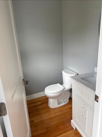 11 Maitland Ave, Lowell, MA 01851