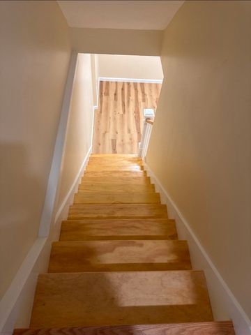 11 Maitland Ave, Lowell, MA 01851