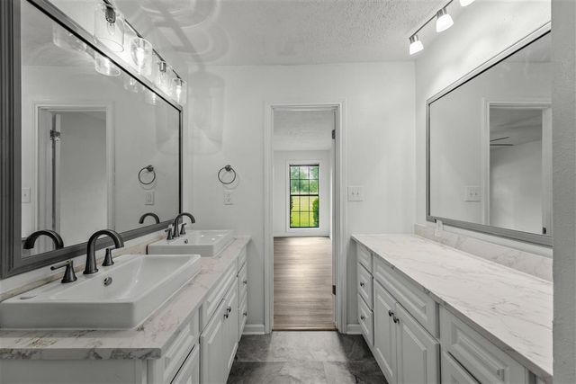 2225 Bon Vie Drive, Sulphur, LA 70665