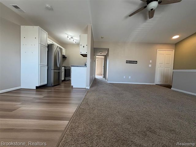 17408 Utica Oaks Lane, Roseville, MI 48066