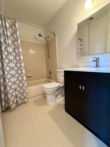 17408 Utica Oaks Lane, Roseville, MI 48066