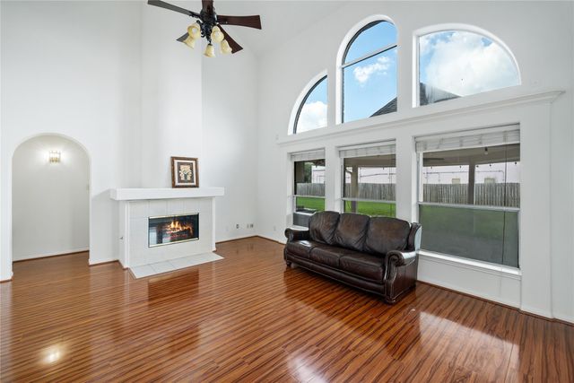 4230 Waterwood Drive, Baytown, TX 77521