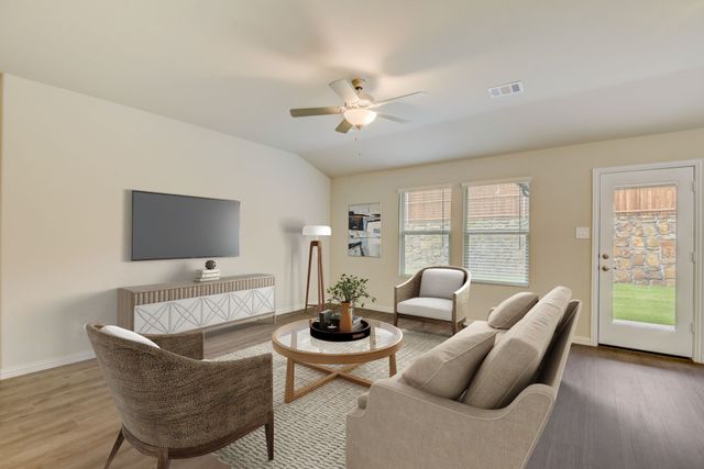 913 Lily Lane, Lavon, TX 75166