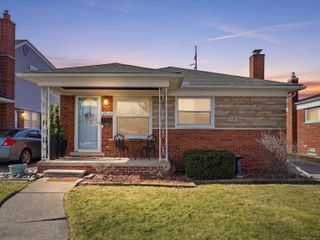 28021 Rockwood Street, Saint Clair Shores, MI 48081