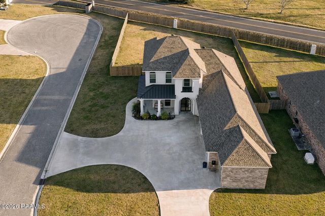 1010 Angelwood Circle, Breaux Bridge, LA 70517