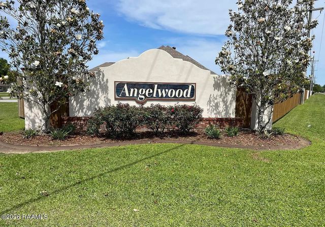1010 Angelwood Circle, Breaux Bridge, LA 70517