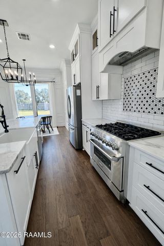 1010 Angelwood Circle, Breaux Bridge, LA 70517