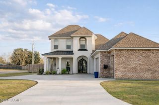 1010 Angelwood Circle, Breaux Bridge, LA 70517