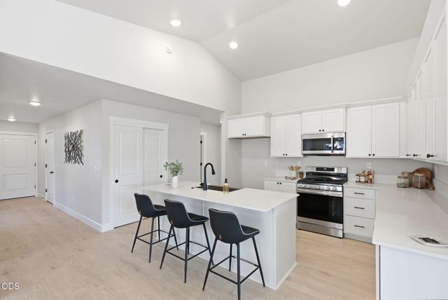4044 SW Pumice Avenue 81, Redmond, OR 97756