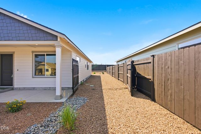 4044 SW Pumice Avenue 81, Redmond, OR 97756