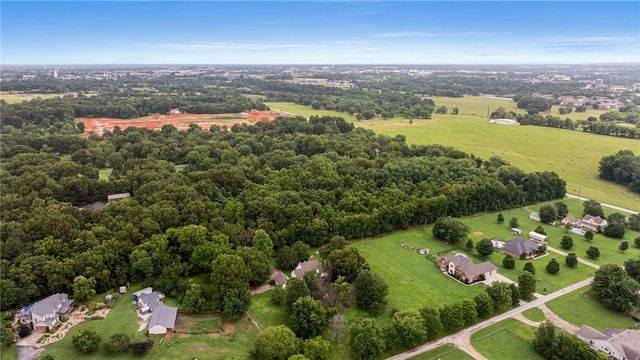 2920 S Rainbow Road, Rogers, AR 72758