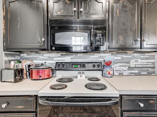 1011 SW 22nd Street, Moore, OK 73170