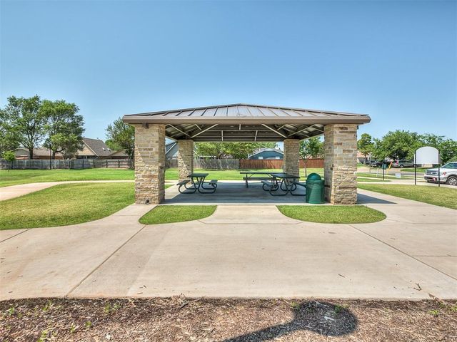 1011 SW 22nd Street, Moore, OK 73170