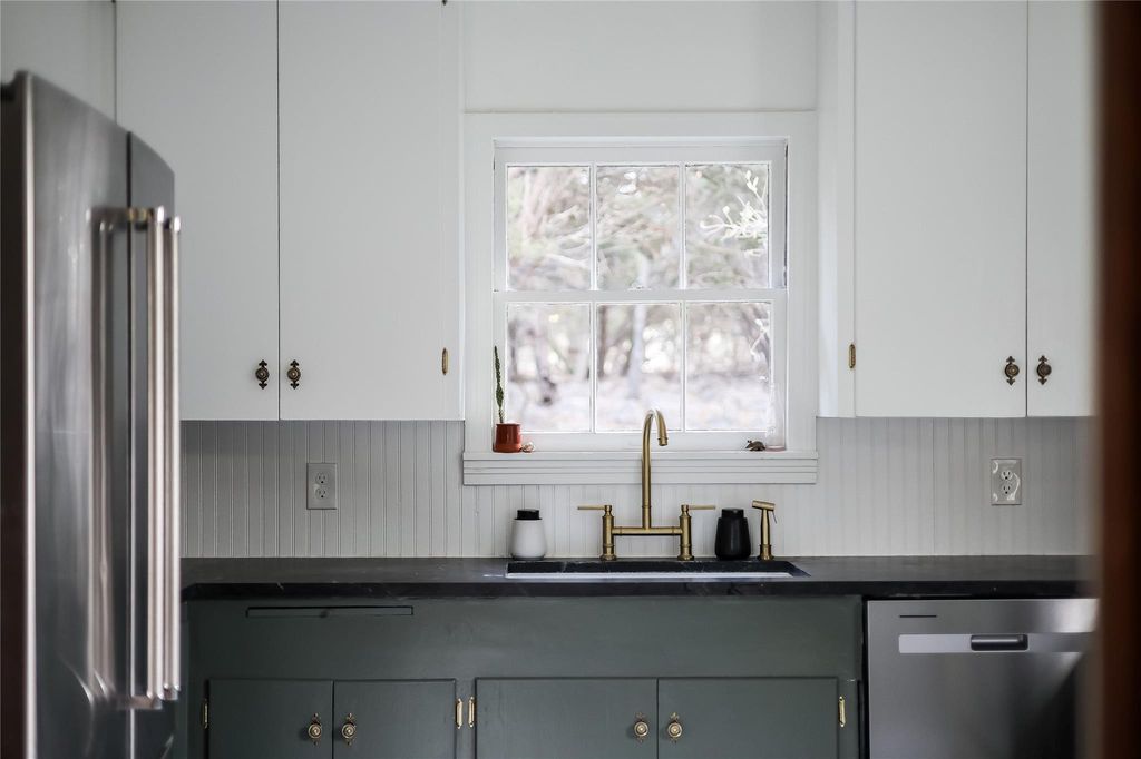 802 Lonesome TRL, Driftwood, TX 78619