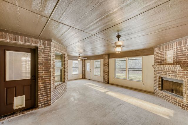 104 Lyndsey Court, Boyd, TX 76023