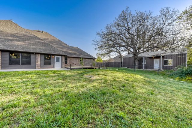 104 Lyndsey Court, Boyd, TX 76023