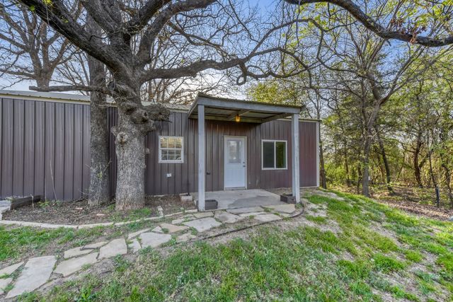 104 Lyndsey Court, Boyd, TX 76023