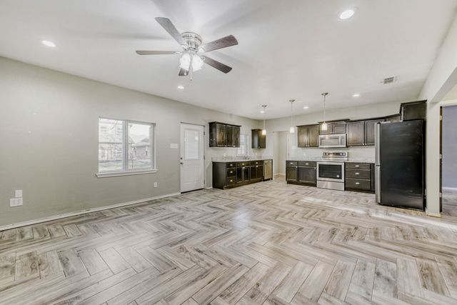 104 Lyndsey Court, Boyd, TX 76023