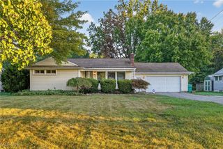 6102 Mccartney Road, Lowellville, OH 44436